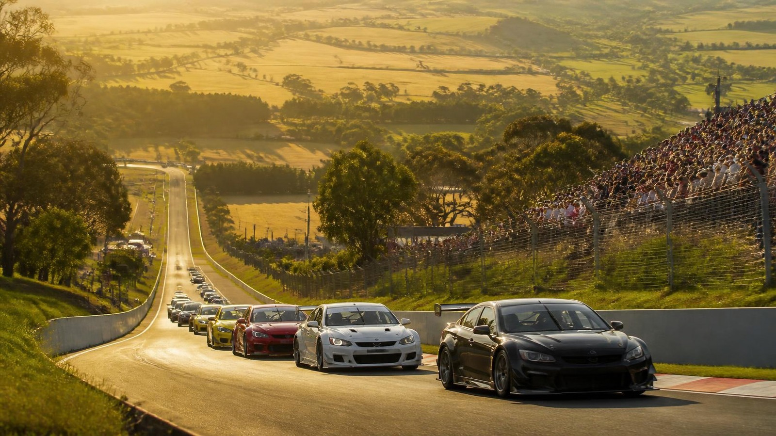 V8 touring cars racing on the mountain circuit at Bathurst